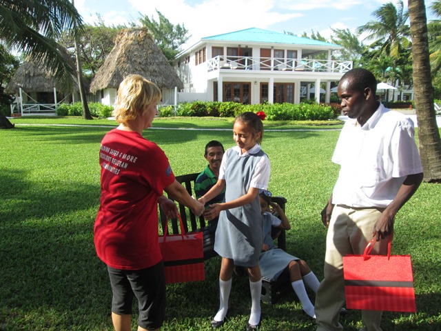 Shirlee giving Mirna same token of appreciation as Marlon plus a shirt for Dixon Picture by Roceli Muñoz belize picture by roceli munoz